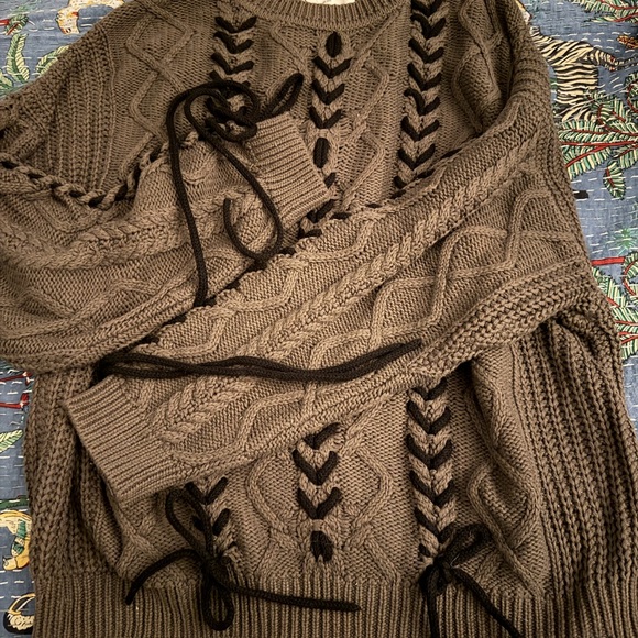 One Teaspoon Sweaters - One Teaspoon Olive Green Knit Sweater Label Detail